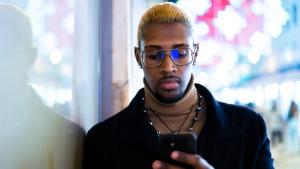 web-mobile-man-phone